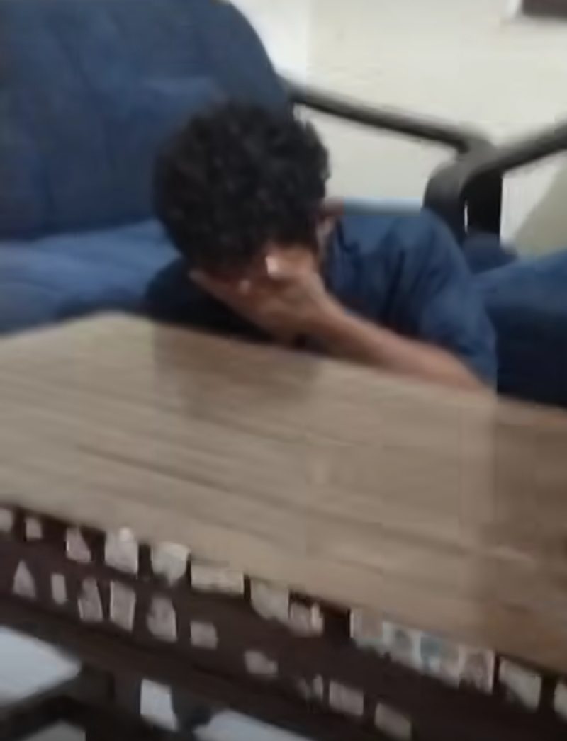 Seorang pria pelaku begal payudara di Jombang akhirnya ditangkap warga setelah terekam CCTV